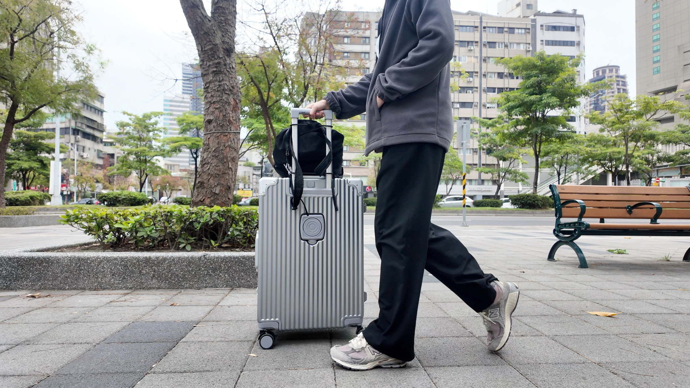 ChromeLiteが選ばれる理由|美しさと機能性を兼ね備えたスーツケースの完成形