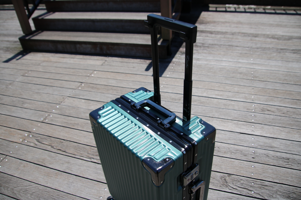 スーツケース選びで失敗しないために知っておくべき便利機能