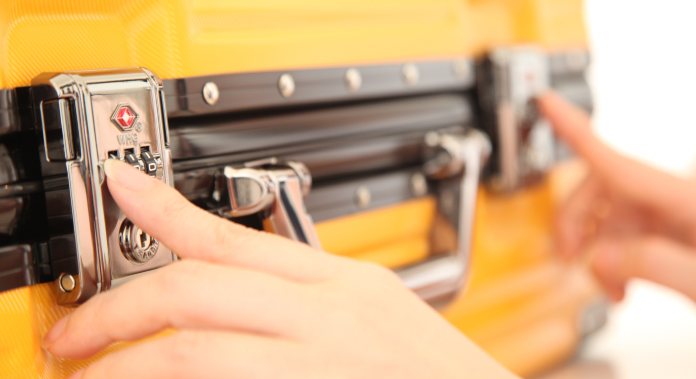 TSAロック付きスーツケースと非搭載スーツケースの比較:選ぶべき理由と注意点